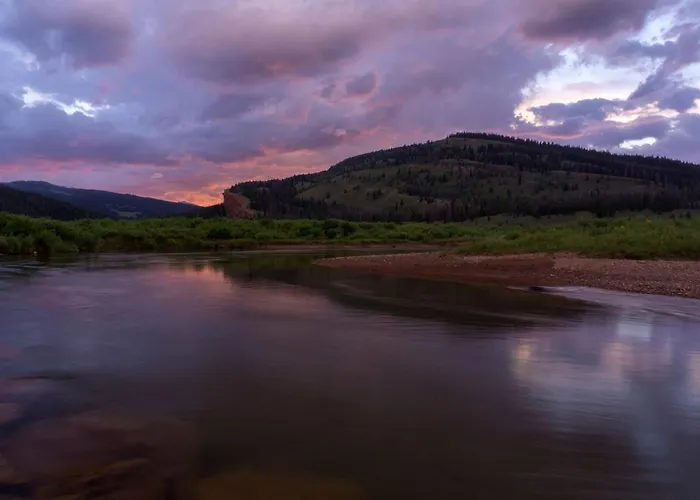 Charming Alpine Log For Family Vacation Near Cora, Wyoming *